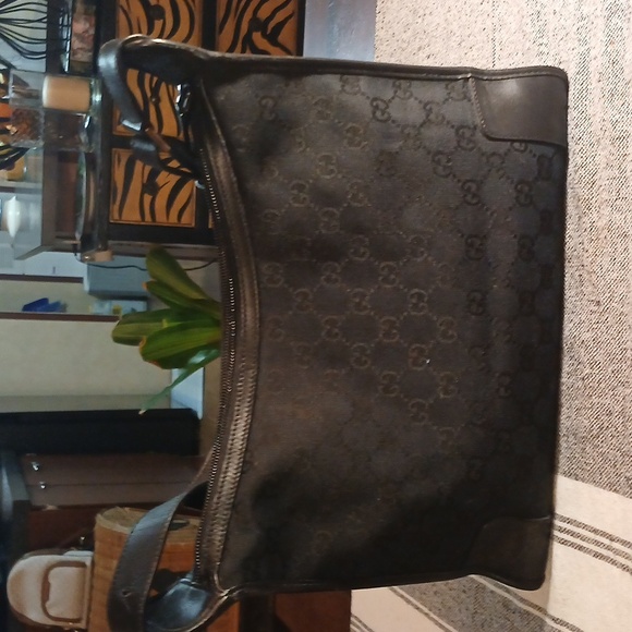 Authentic Gucci Black Hand Bag - Picture 2 of 16